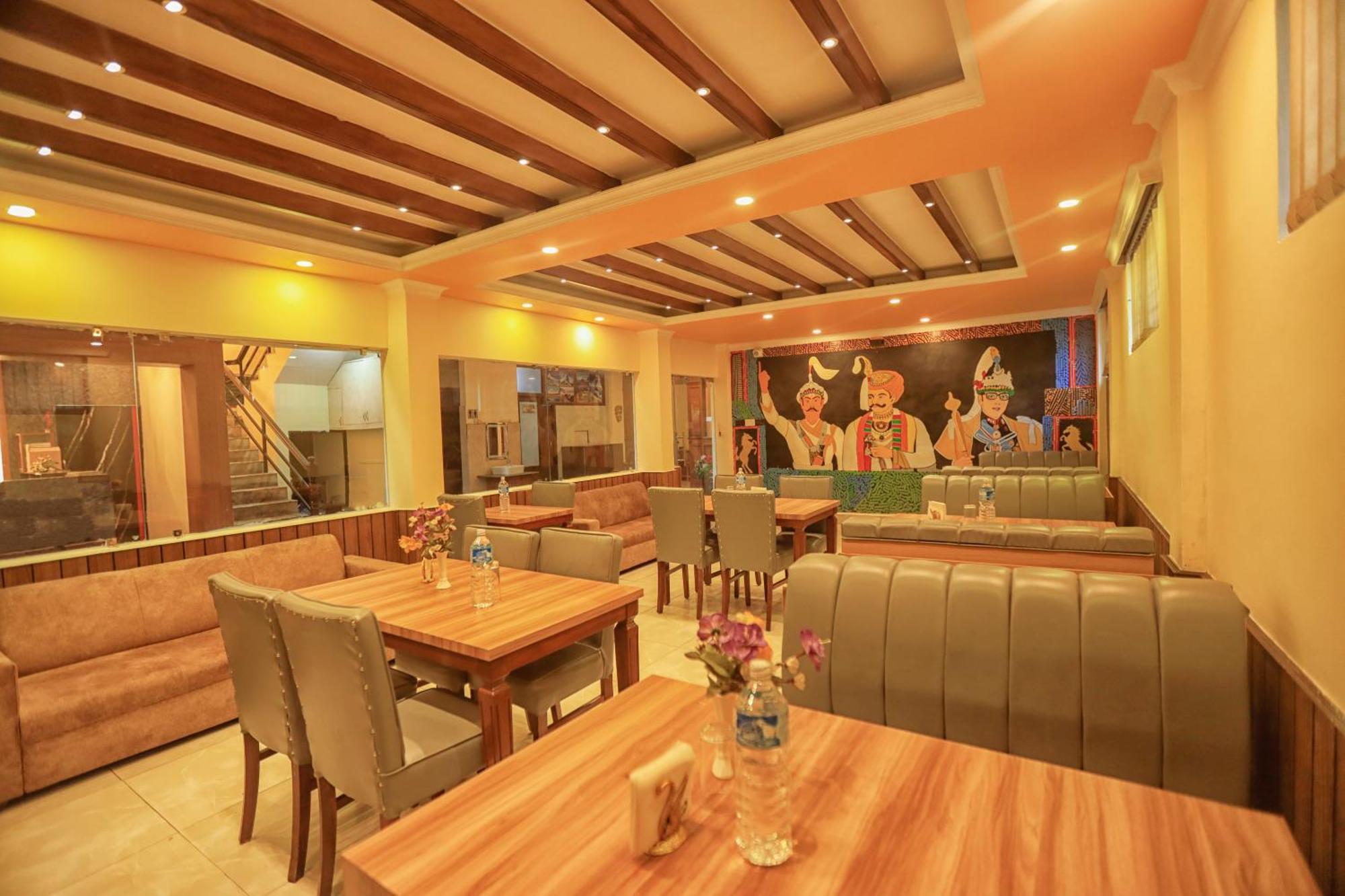 Royal Kings Hotel Kathmandu Exterior foto